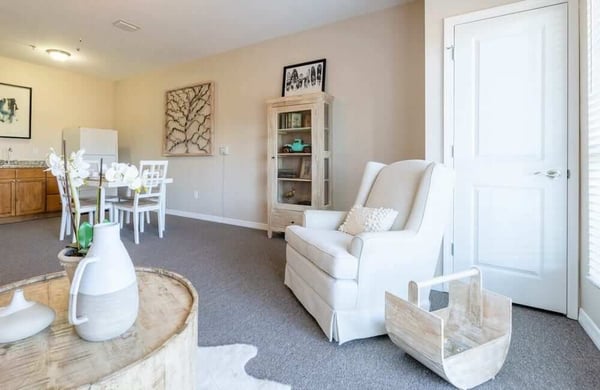 AL_1_Bed_Living_Room_1