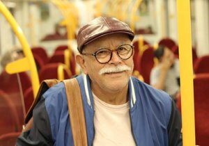 bay-cove-exclusive-care-elderly-person-on-bux-300x210